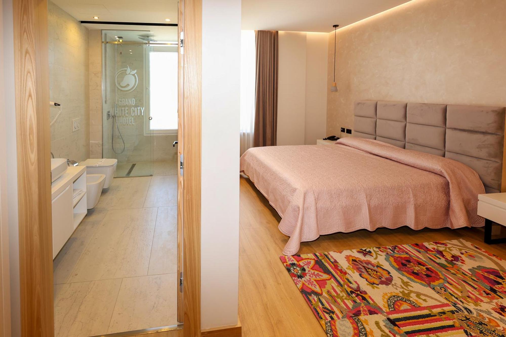 Grand White City Hotel Berat Exterior photo