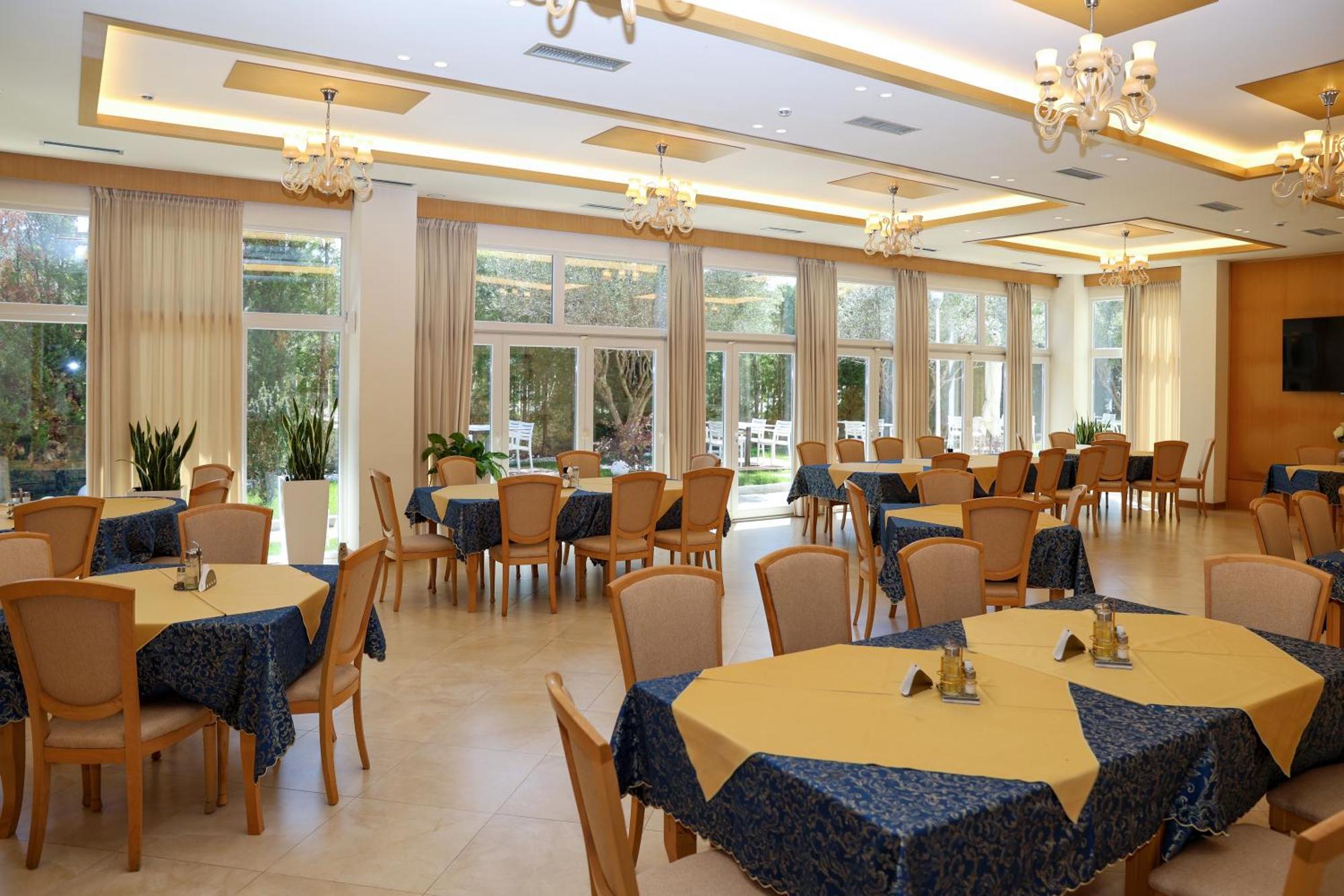 Grand White City Hotel Berat Exterior photo