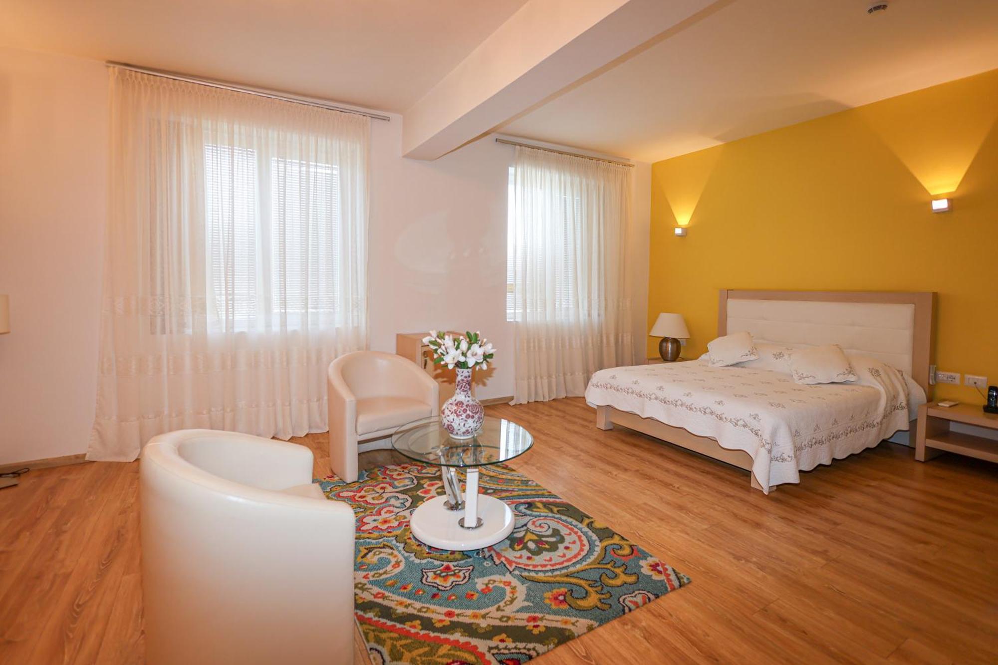 Grand White City Hotel Berat Exterior photo