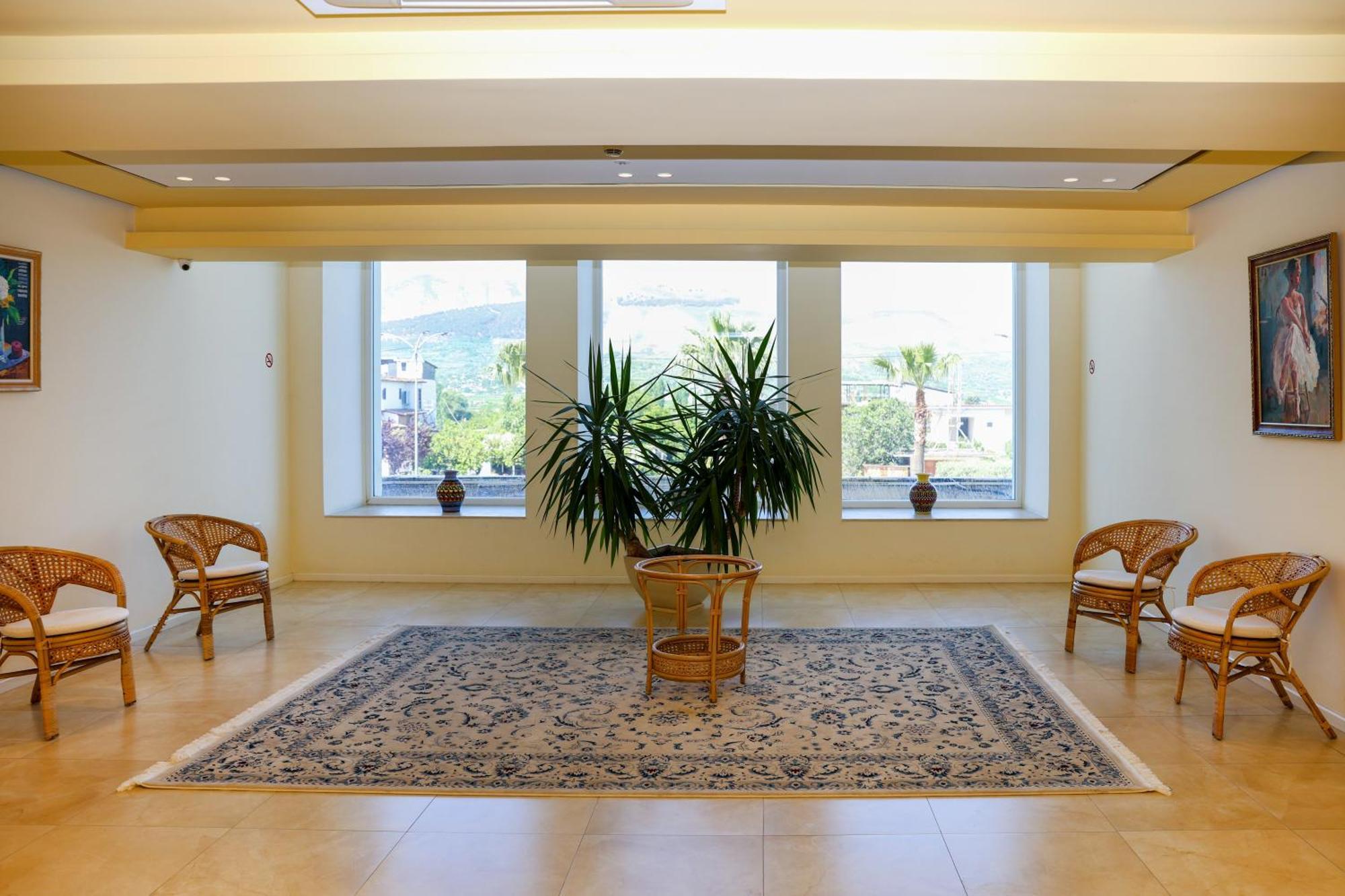 Grand White City Hotel Berat Exterior photo
